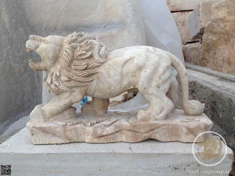 مجسمه سنگی محوطه